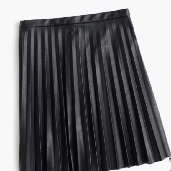 🎉SOLD🎉NWT! J. Crew faux black pleated skirt - Picture 2 of 4
